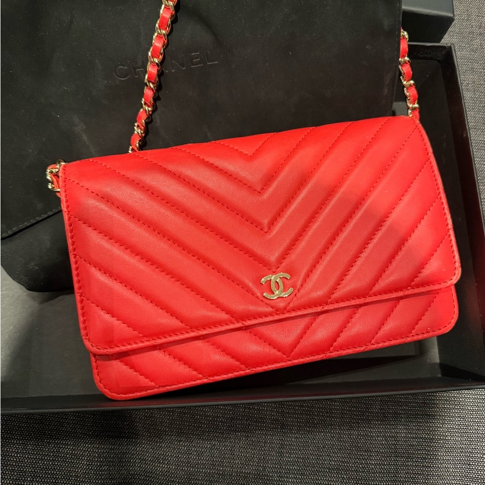 Chanel Red Chevron Wallet on Chain (WOC) - Picture 2 of 13
